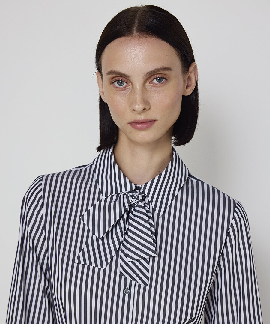 ÇİZGİ DESEN FULARLI GÖMLEK