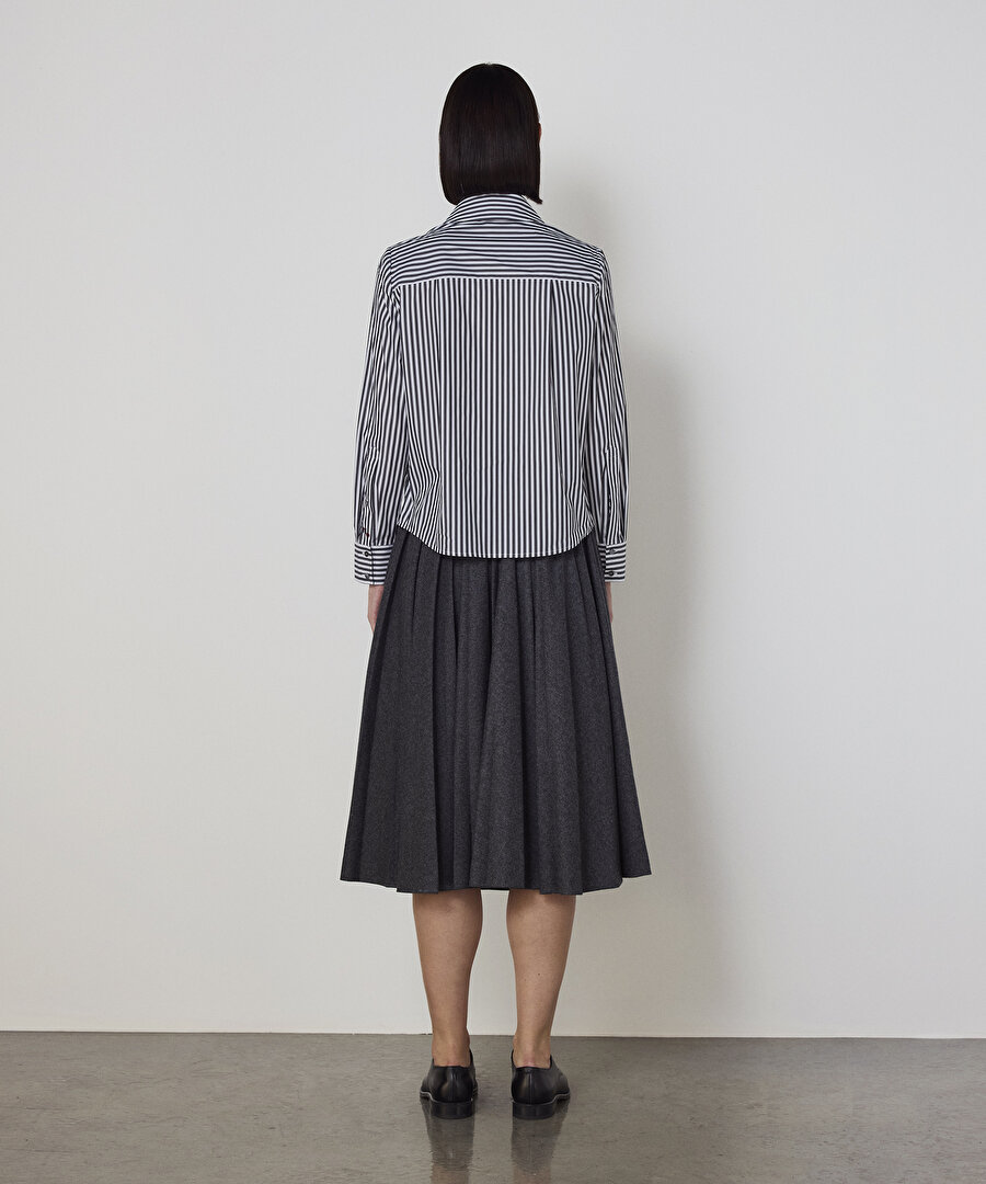 ÇİZGİ DESEN FULARLI GÖMLEK