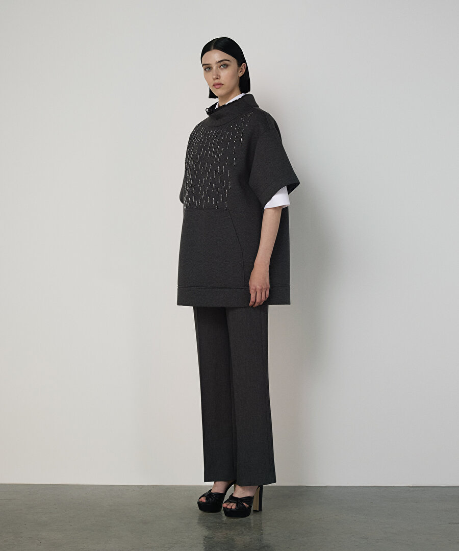 İŞLEMELİ OVERSIZE SWEATSHIRT