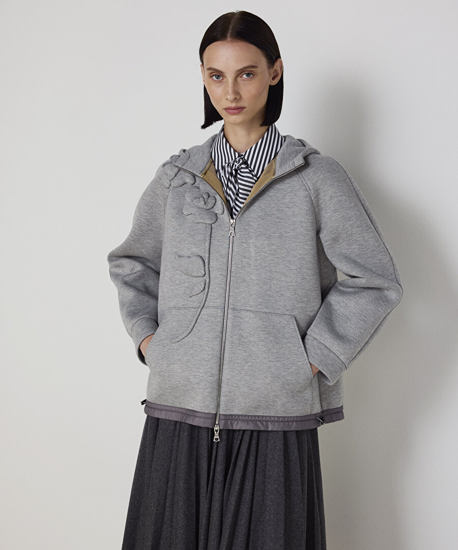 ÇİÇEK APLİKELİ SWEATSHIRT