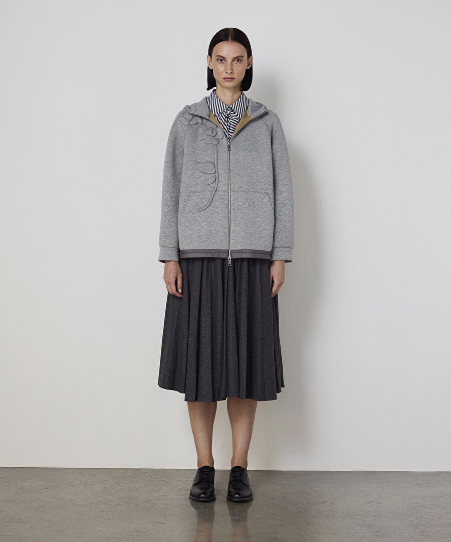 ÇİÇEK APLİKELİ SWEATSHIRT