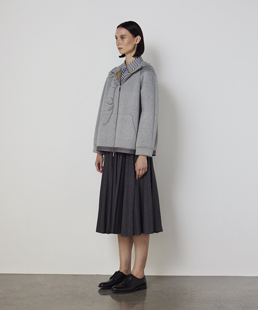 ÇİÇEK APLİKELİ SWEATSHIRT