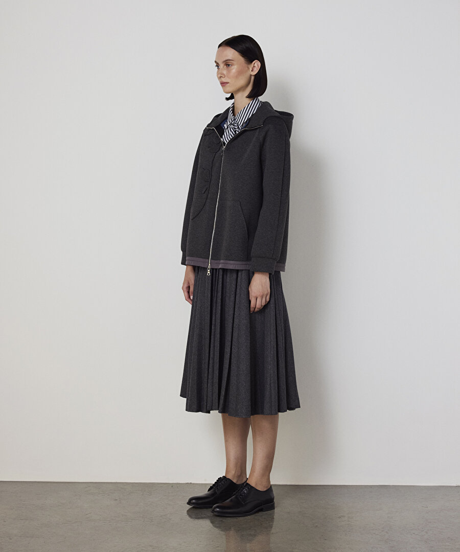 ÇİÇEK APLİKELİ SWEATSHIRT