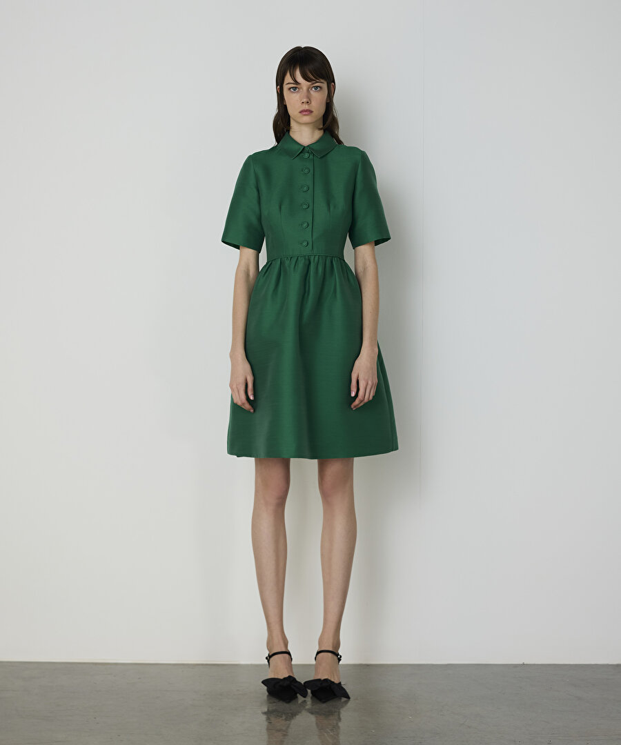 Düğme aksesuarlı elbise