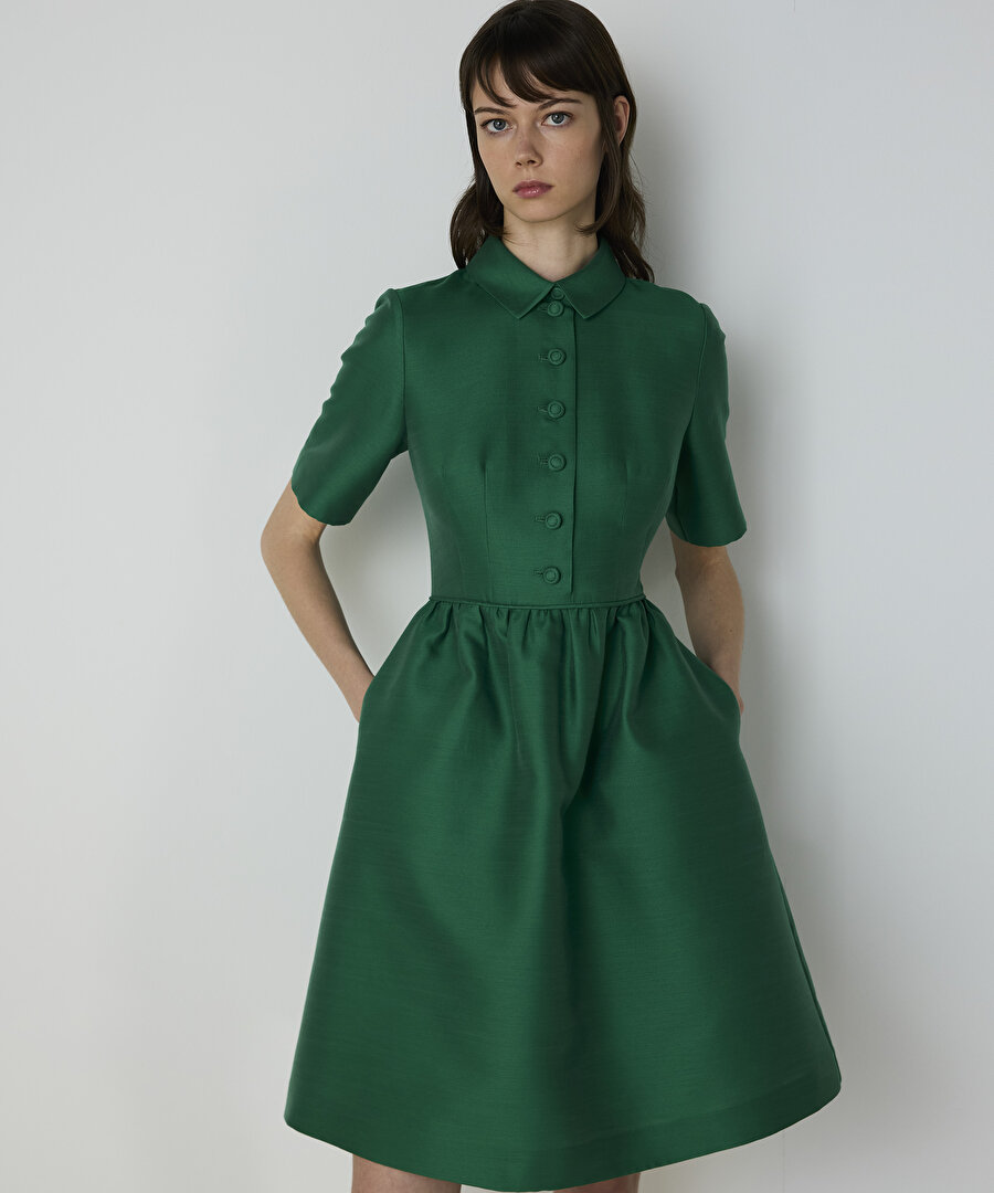 Düğme aksesuarlı elbise