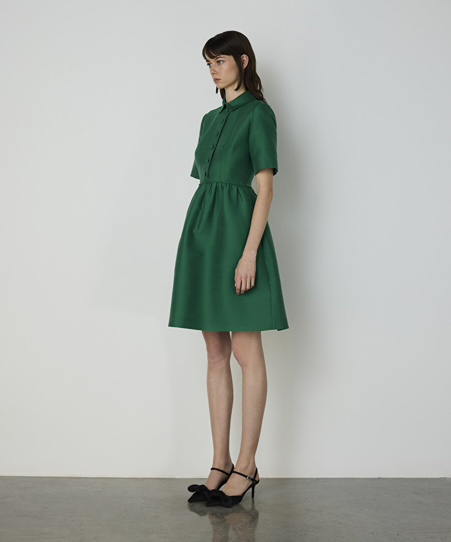 Düğme aksesuarlı elbise