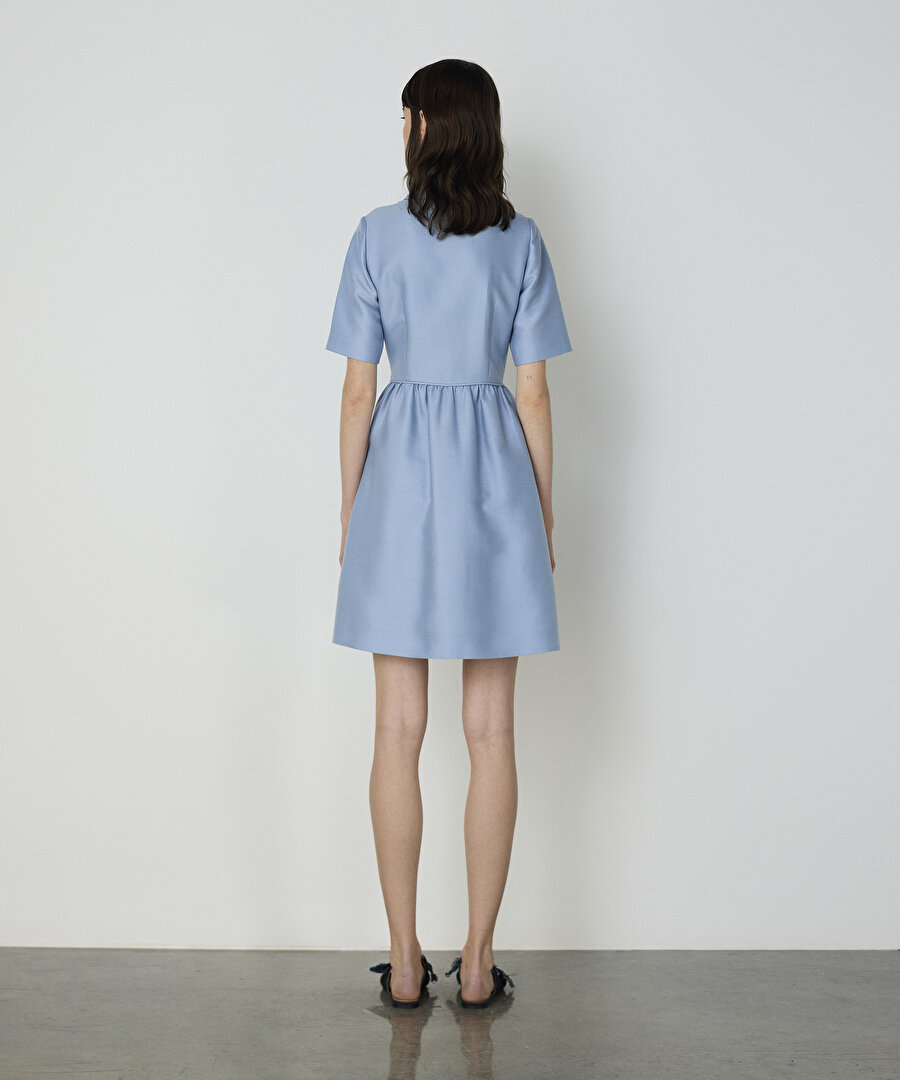 Düğme aksesuarlı elbise