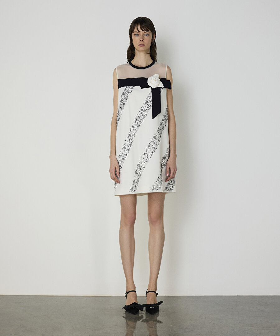 Diyagonal taş işlemeli mini elbise