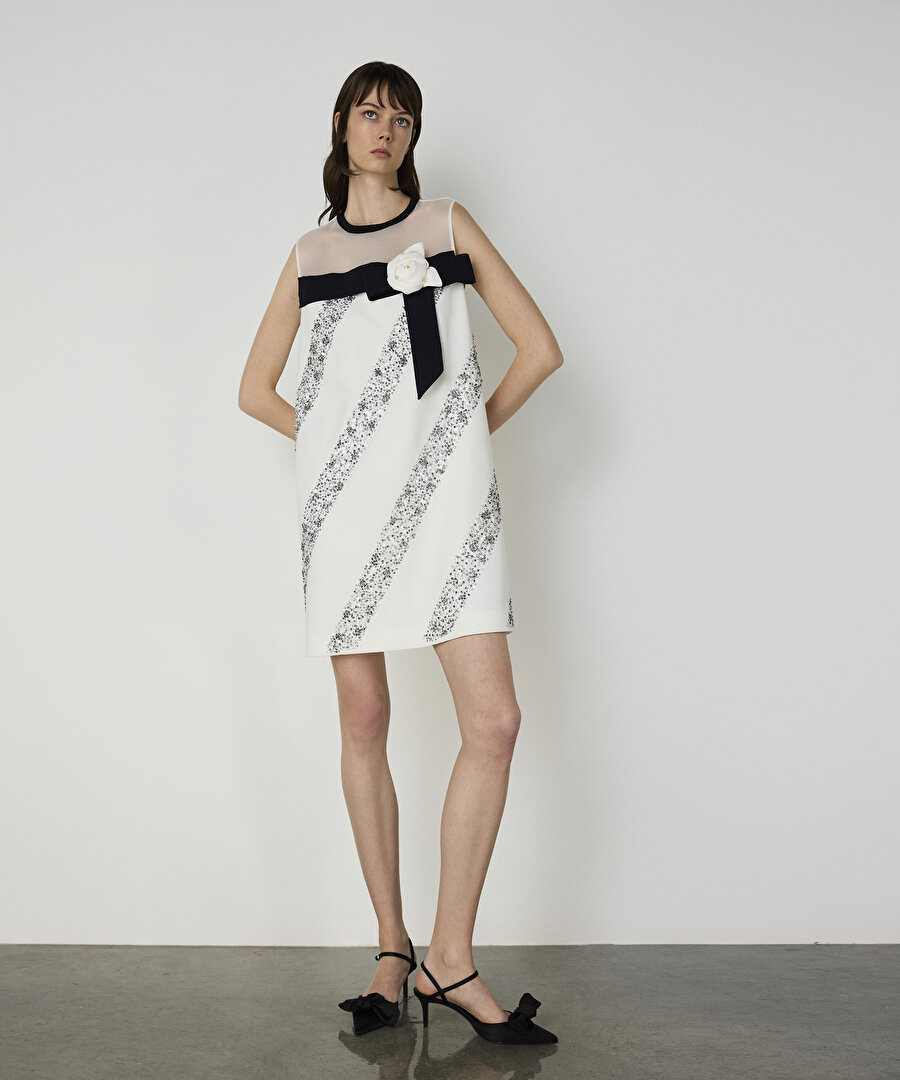 Diyagonal taş işlemeli mini elbise