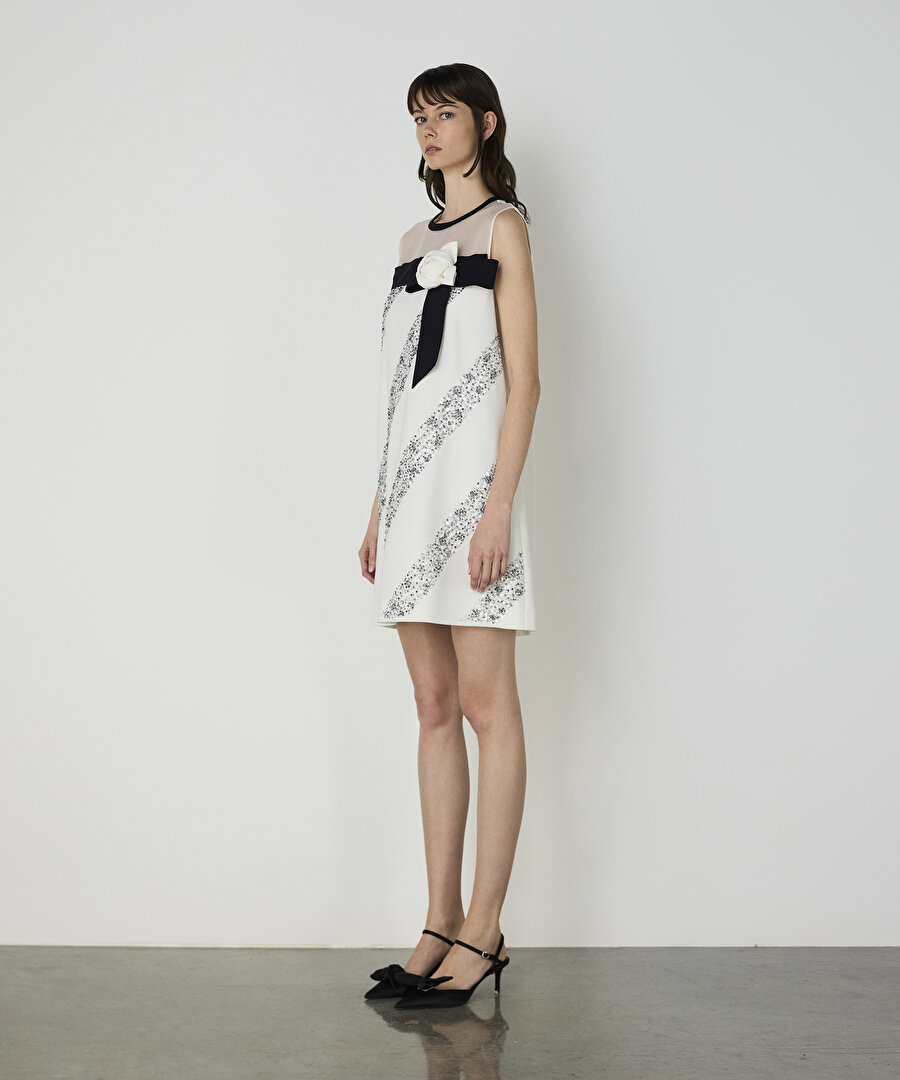 Diyagonal taş işlemeli mini elbise