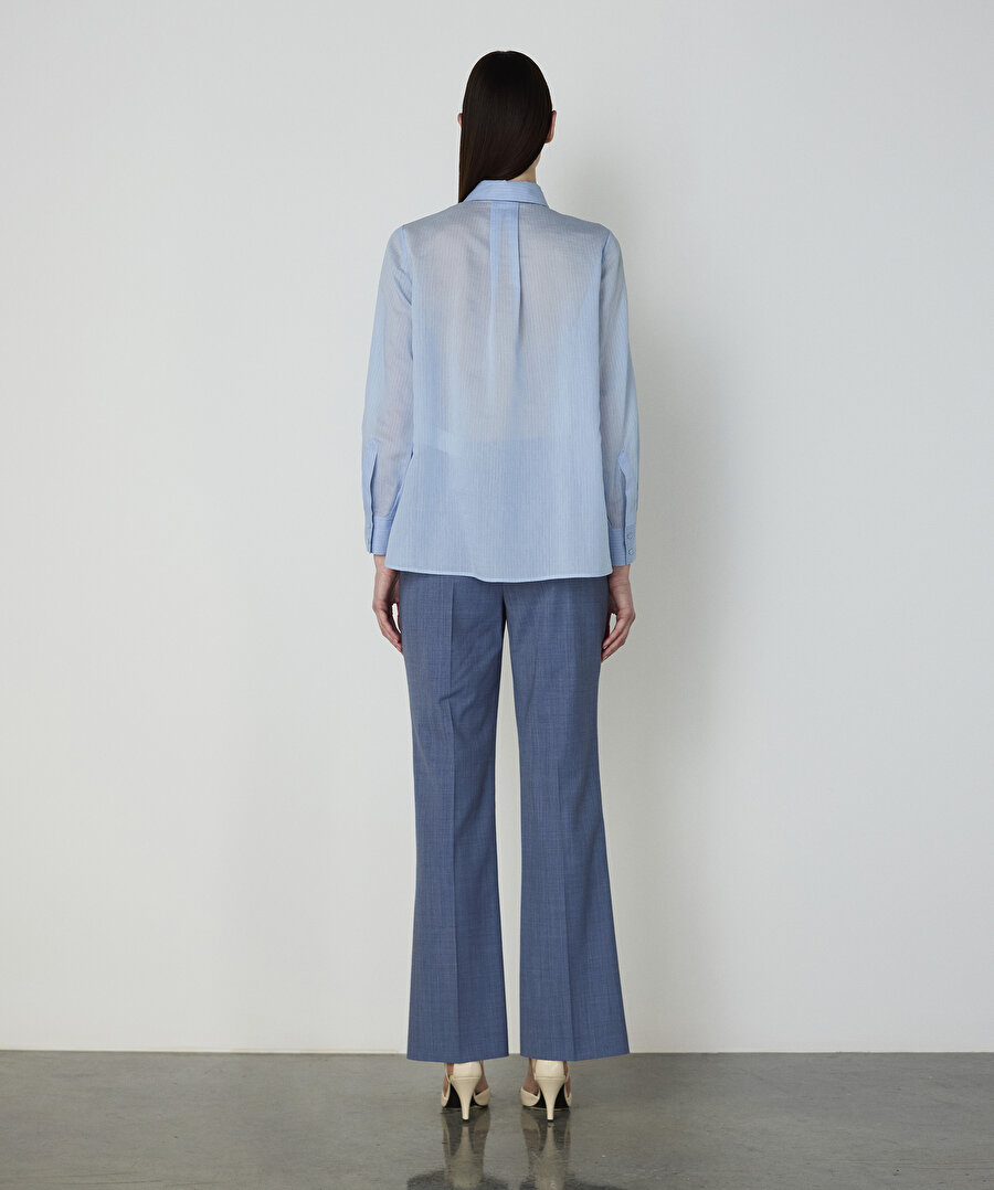 Çıkarılabilir fularlı çizgili gömlek