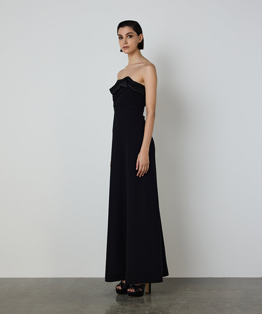 FİYONKLU STRAPLEZ MAKSİ ELBİSE