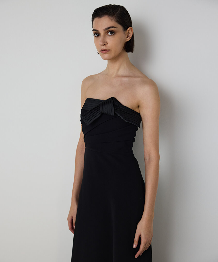 FİYONKLU STRAPLEZ MAKSİ ELBİSE