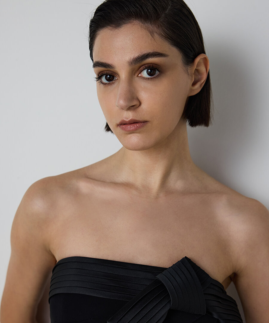 FİYONKLU STRAPLEZ MAKSİ ELBİSE