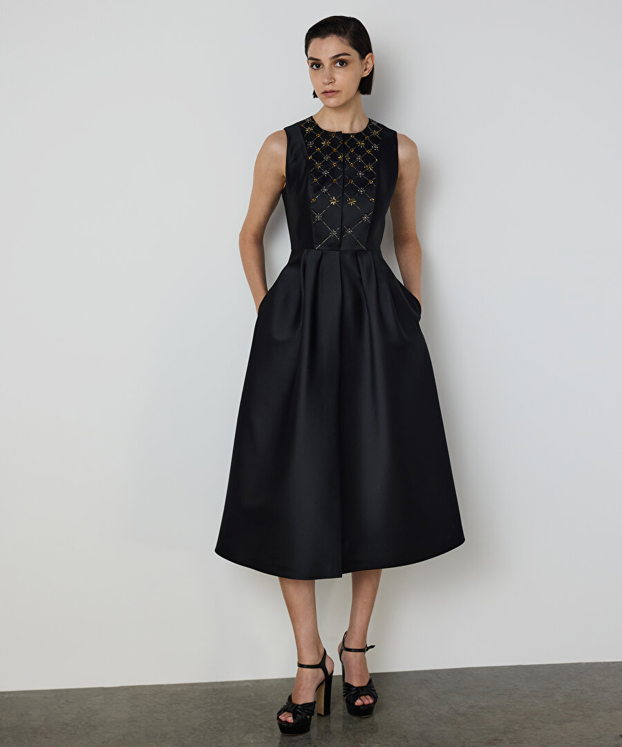 İŞLEMELİ MİKADO ELBİSE