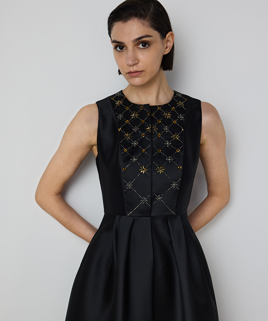 İŞLEMELİ MİKADO ELBİSE