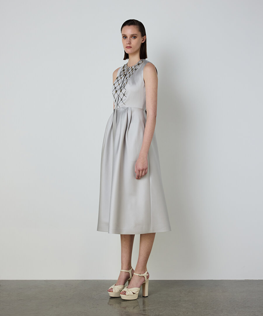 İŞLEMELİ MİKADO ELBİSE