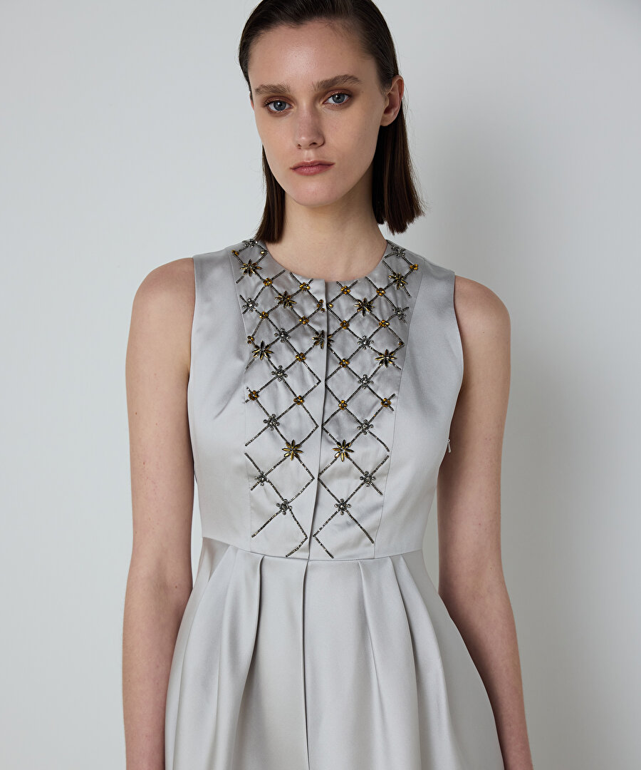 İŞLEMELİ MİKADO ELBİSE