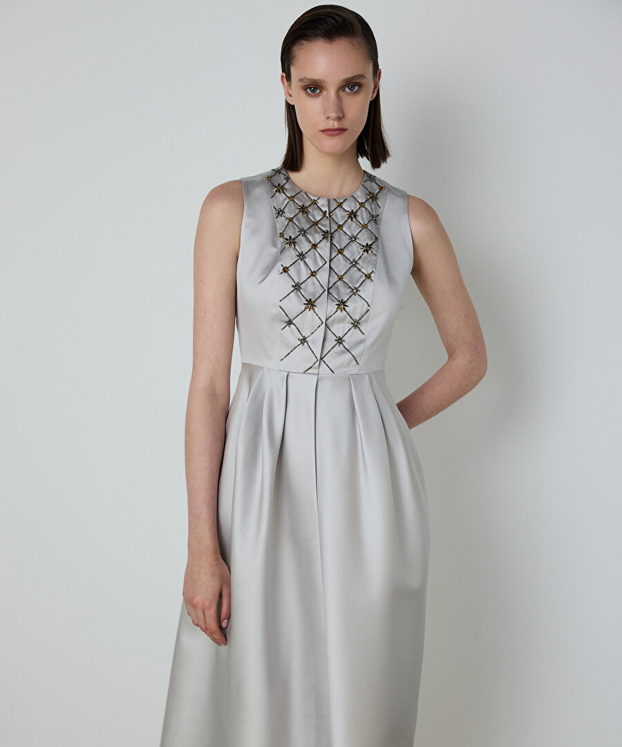 İŞLEMELİ MİKADO ELBİSE