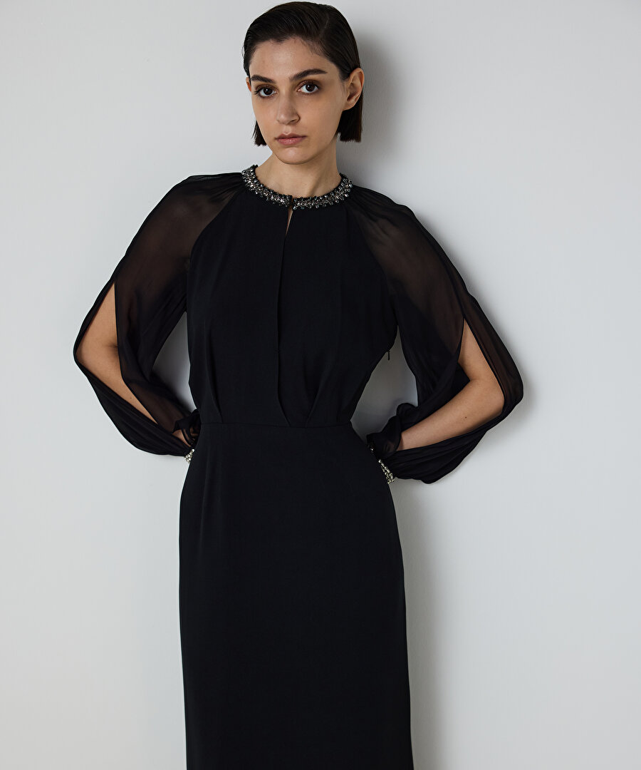 İŞLEMELİ MAKSİ ELBİSE