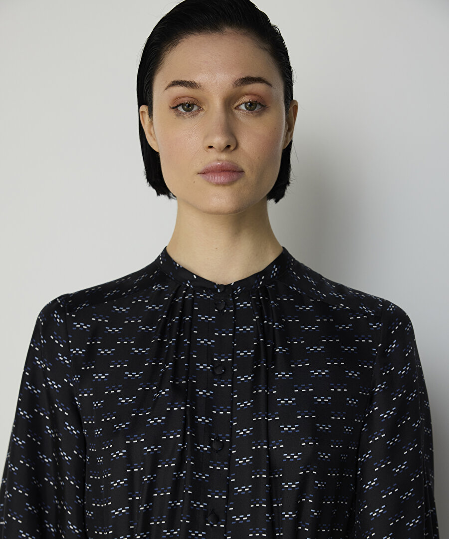 KUŞAKLI VE DESENLİ İPEK ELBİSE