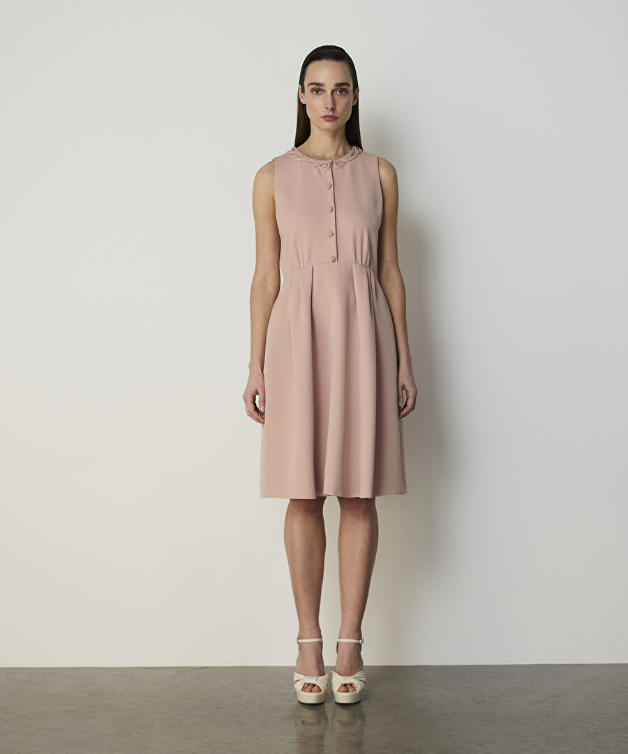 İNCE KORDONLU PİLELİ ELBİSE