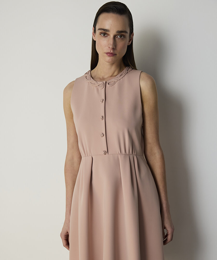 İNCE KORDONLU PİLELİ ELBİSE