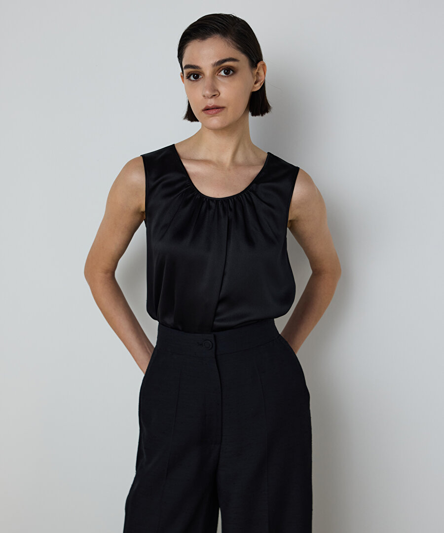 BÜZGÜLÜ İPEK BLUZ