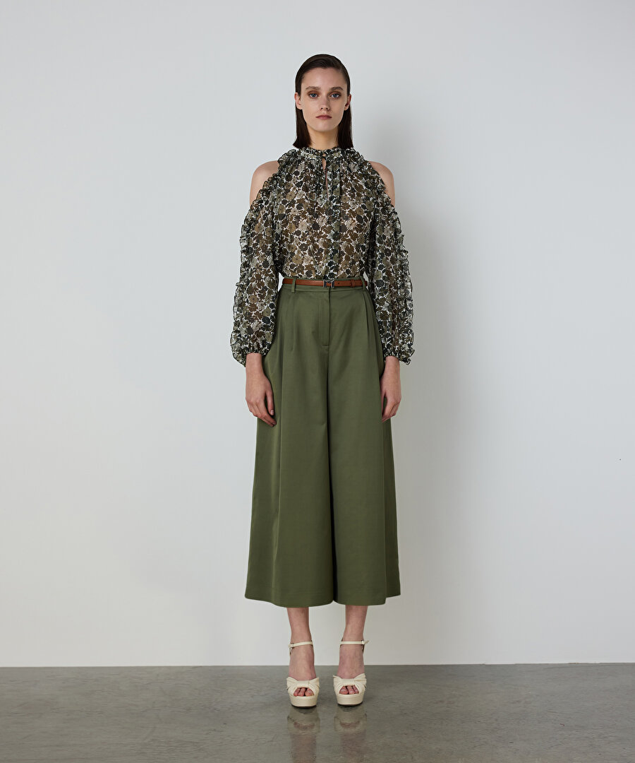 ÇİÇEK DESEN FIRFIRLI CUTOUT BLUZ