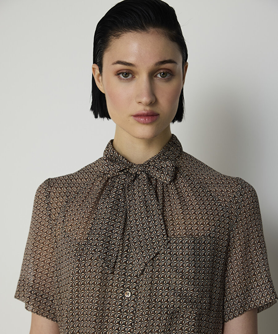 FULARLI İPEK GÖMLEK