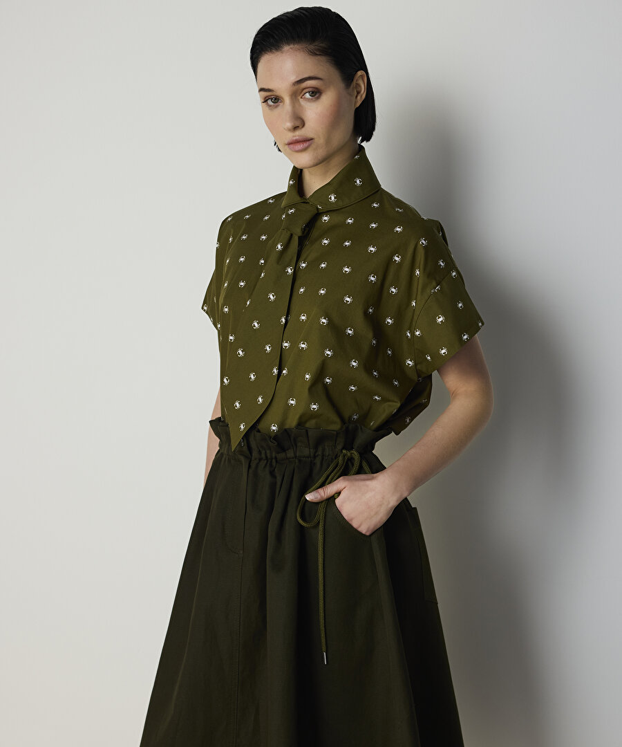 YENGEÇ DESEN KRAVATLI GÖMLEK