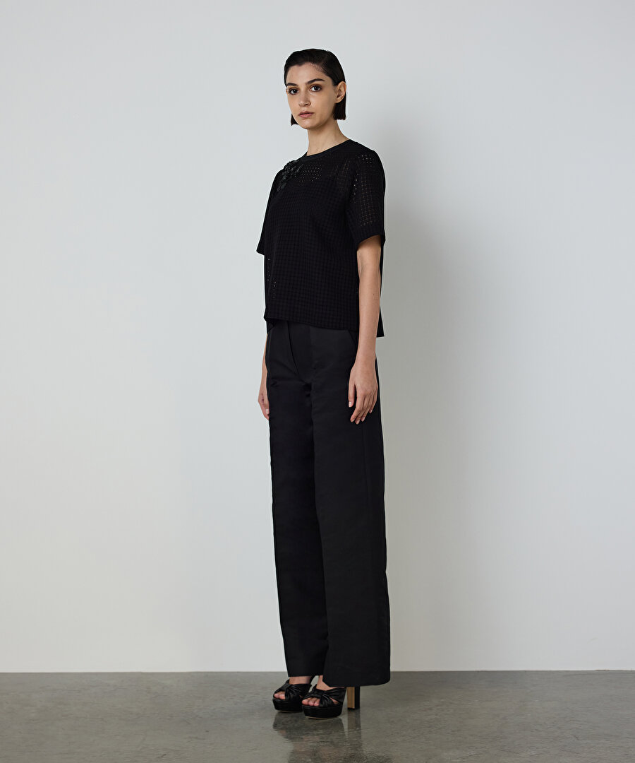 PAYETLİ ÇİÇEK APLİKELİ TİŞÖRT