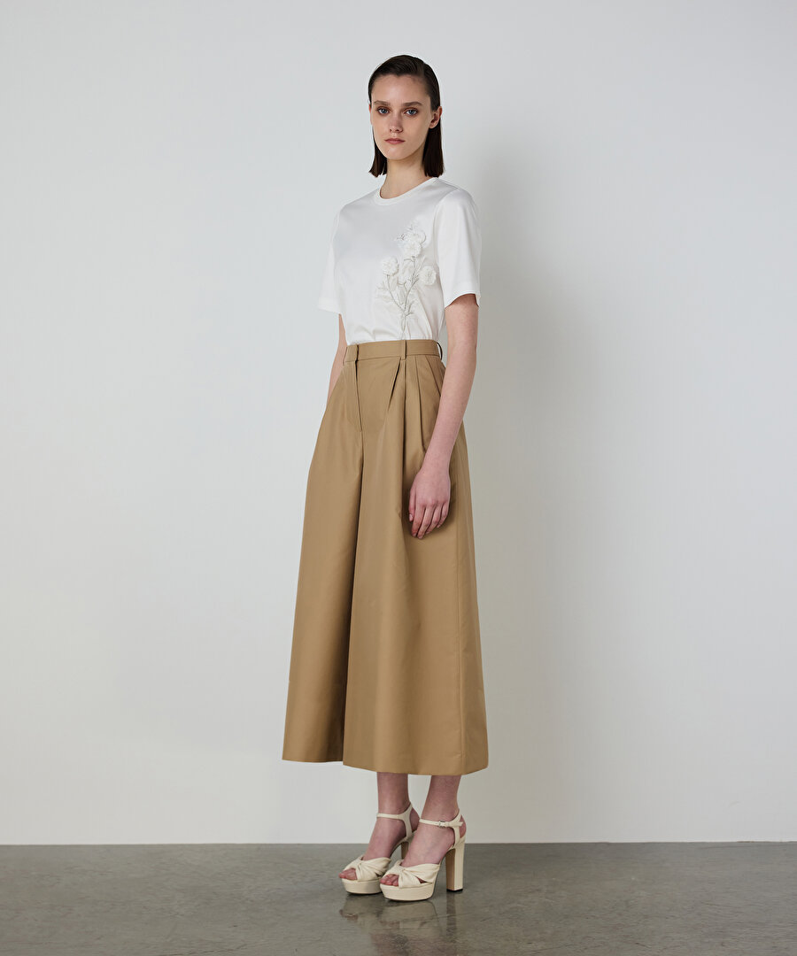 RAFYA ÇİÇEK APLİKELİ TİŞÖRT