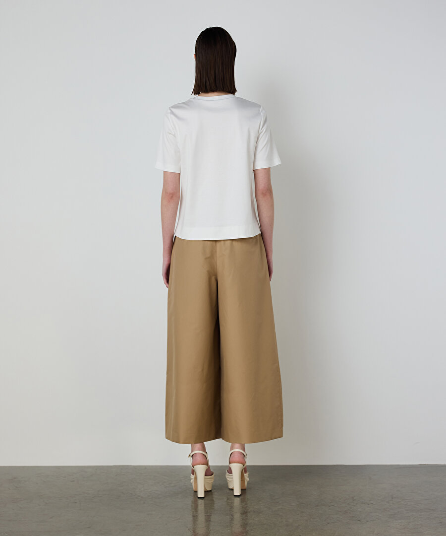 RAFYA ÇİÇEK APLİKELİ TİŞÖRT