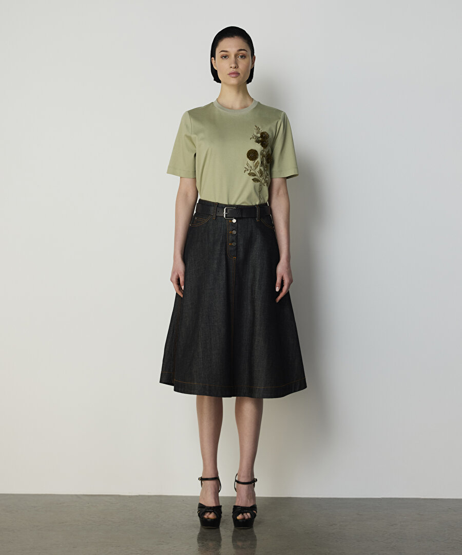 RAFYA ÇİÇEK NAKIŞLI TİŞÖRT