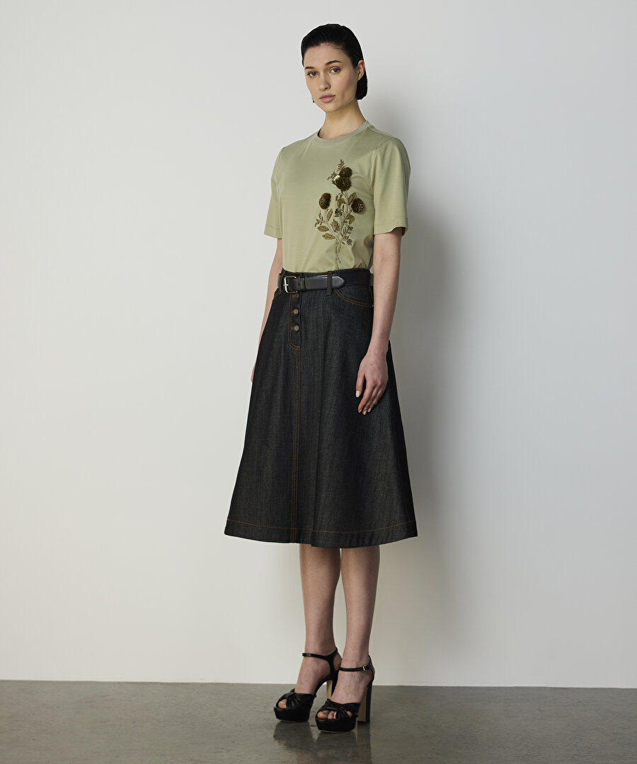 RAFYA ÇİÇEK NAKIŞLI TİŞÖRT